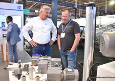 Koos Maat Lock drives in conversation with Robert Couperus of Huesker Synthetic bv.                 